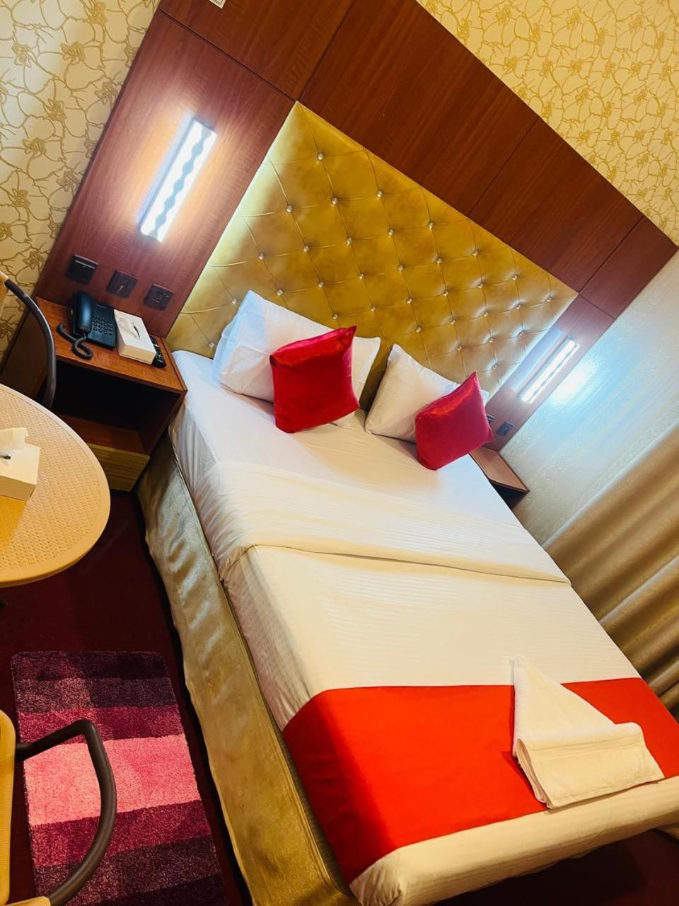 דובאי Parasol Hotel מראה חיצוני תמונה