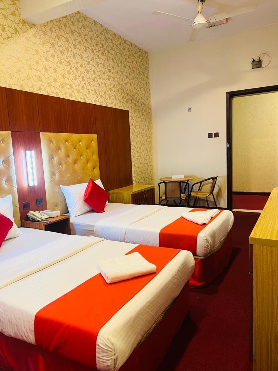 דובאי Parasol Hotel מראה חיצוני תמונה