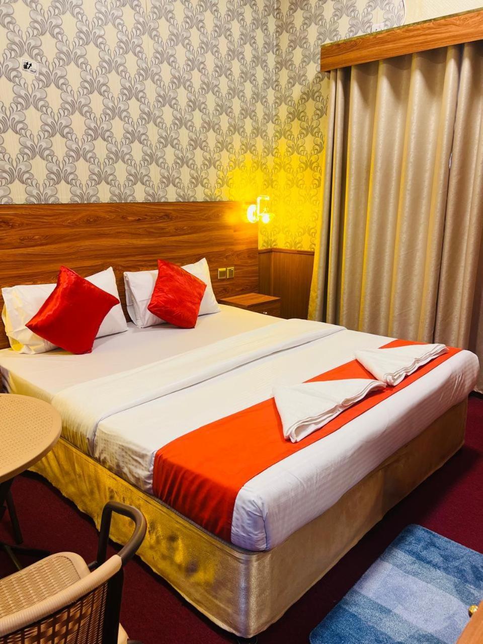 דובאי Parasol Hotel מראה חיצוני תמונה